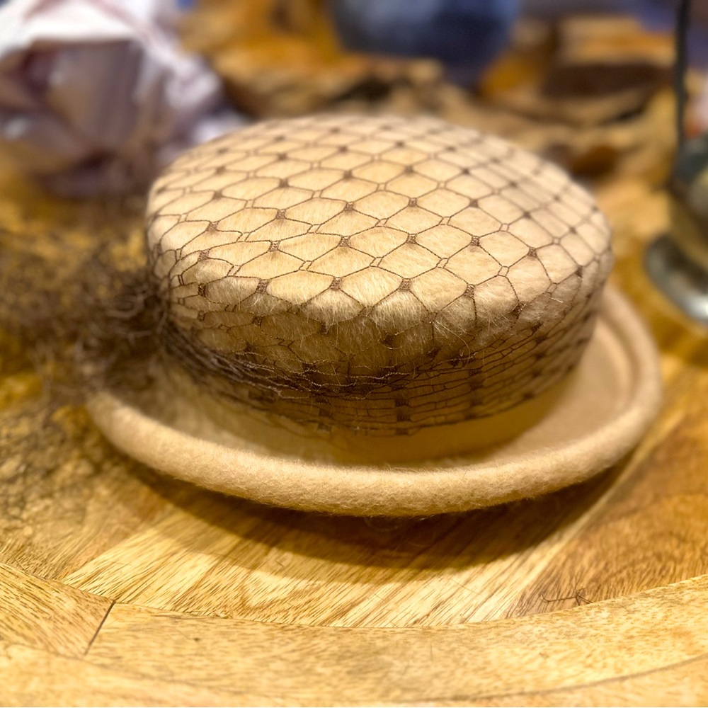 Vintage Creamy Tan Hat from the 40’s